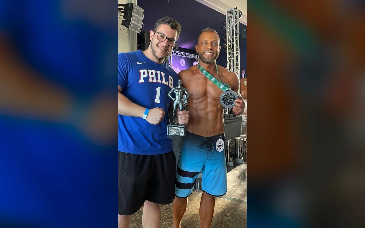 Juninho com Gabriel Zaccaria e o troféu de Top 2